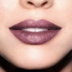 Labial Super Lustrous Lipstick Revlon Plumalicious (465) Perlado